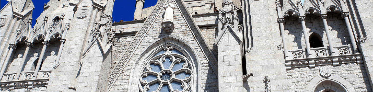 Spaanse Regio’s, Andalusië, Catalonië, Valencia, Lonely Planet, Rough Guides, Bradt, Sevilla, Córdoba, Granada, Alhambra, Mezquita, Málaga, Cádiz, Barcelona, Antoni Gaudí, Sagrada Família, Park Güell, Girona, Costa Brava, Madrid, Baskenland, Galicië, Nati